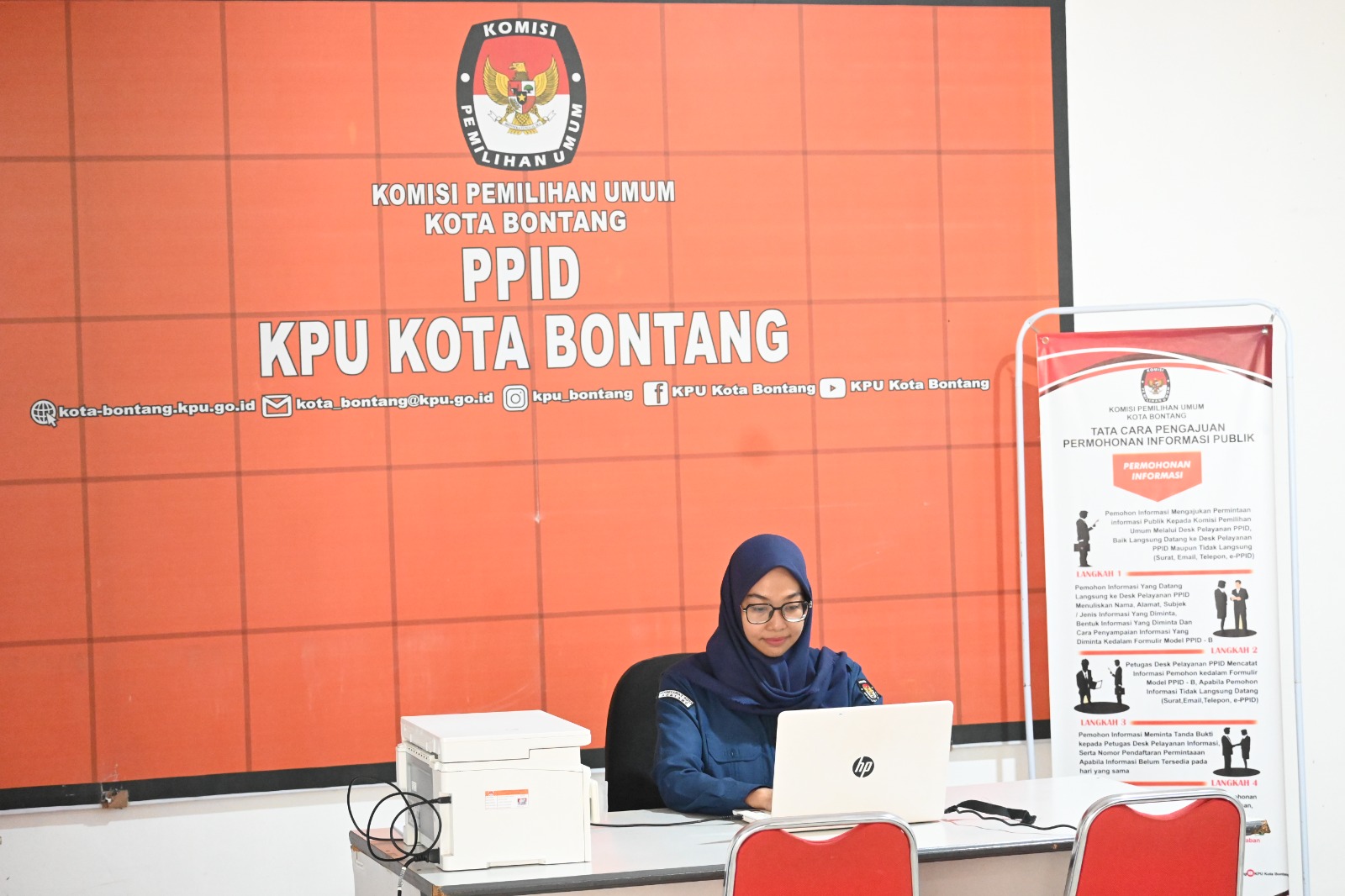 PETUGAS PELAYANAN INFORMASI DAN DOKUMENTASI